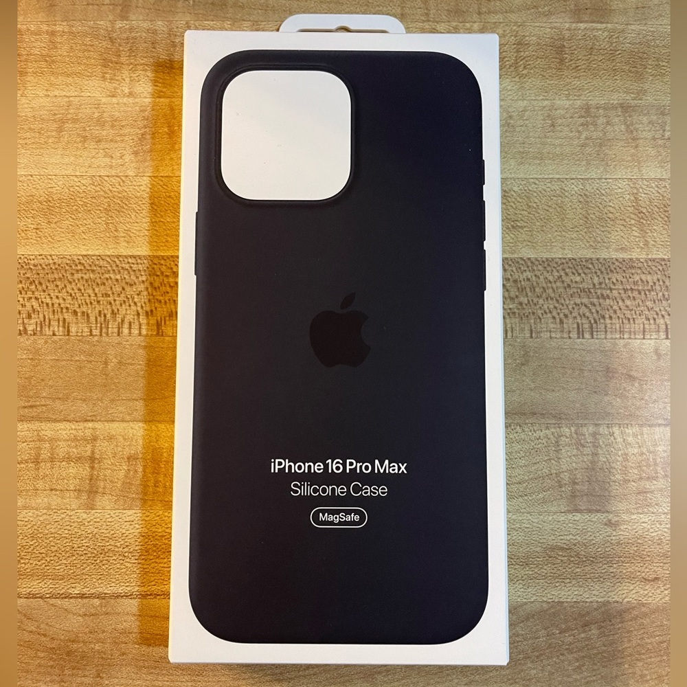 NEW Apple iPhone 16 Pro Max Silicone Case with MagSafe Black